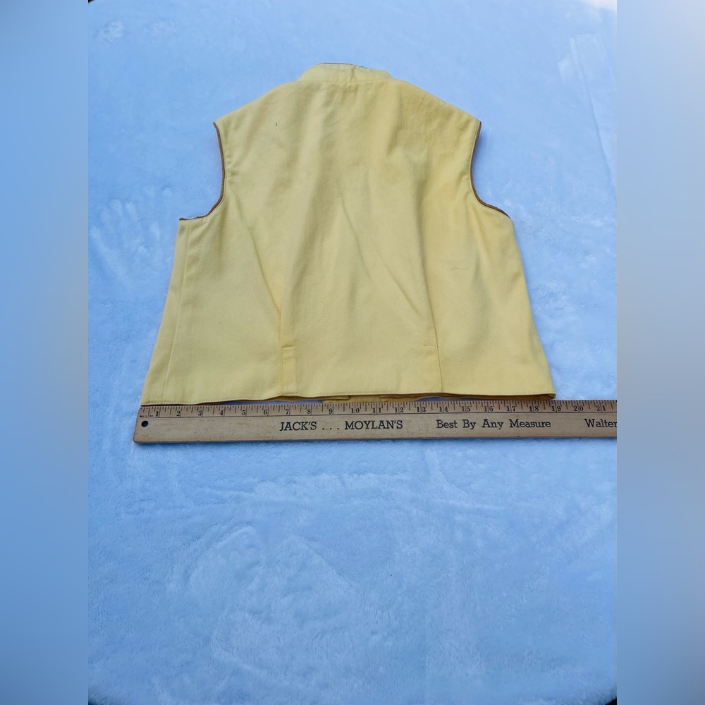 Embroidered Yellow Floral Sleeveless Vest - Picture 7 of 8